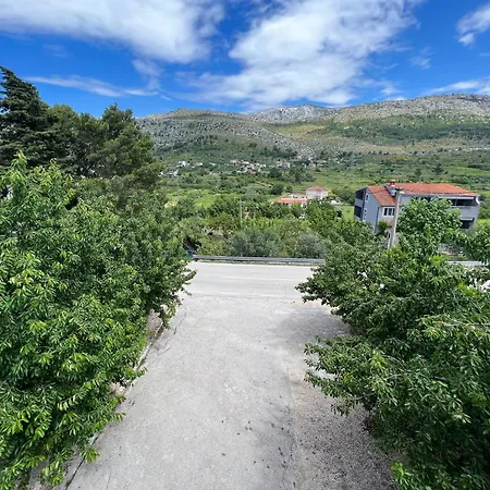 Baricevi Dvori Tugare