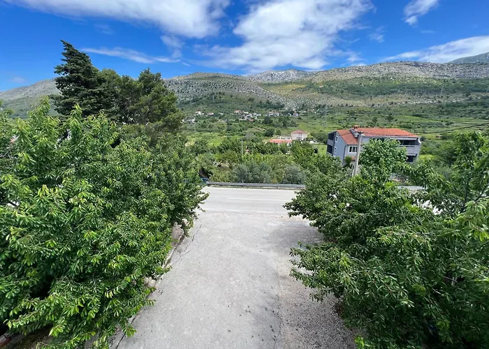 Baricevi Dvori Tugare